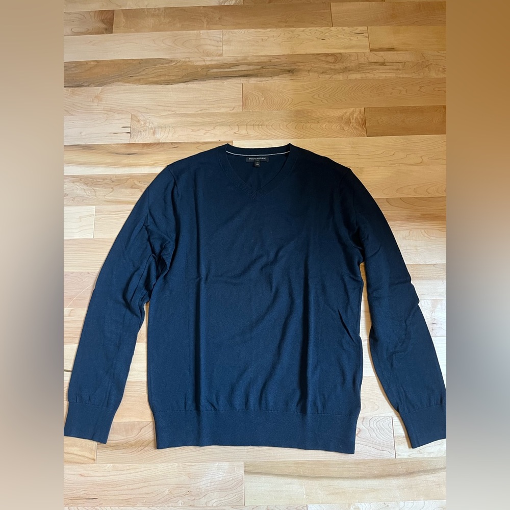 Banana Republic navy blue men’s v-neck sweater